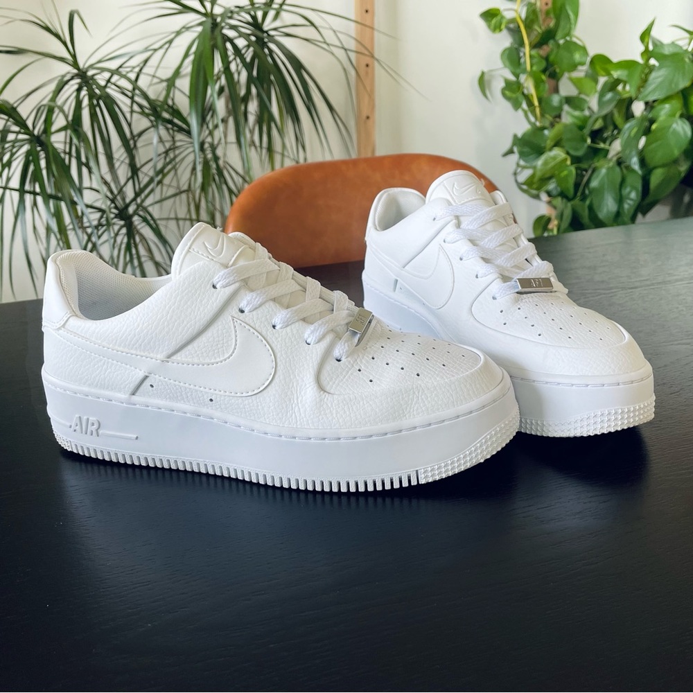 Nike Air Force 1 - Sage Low Triple White